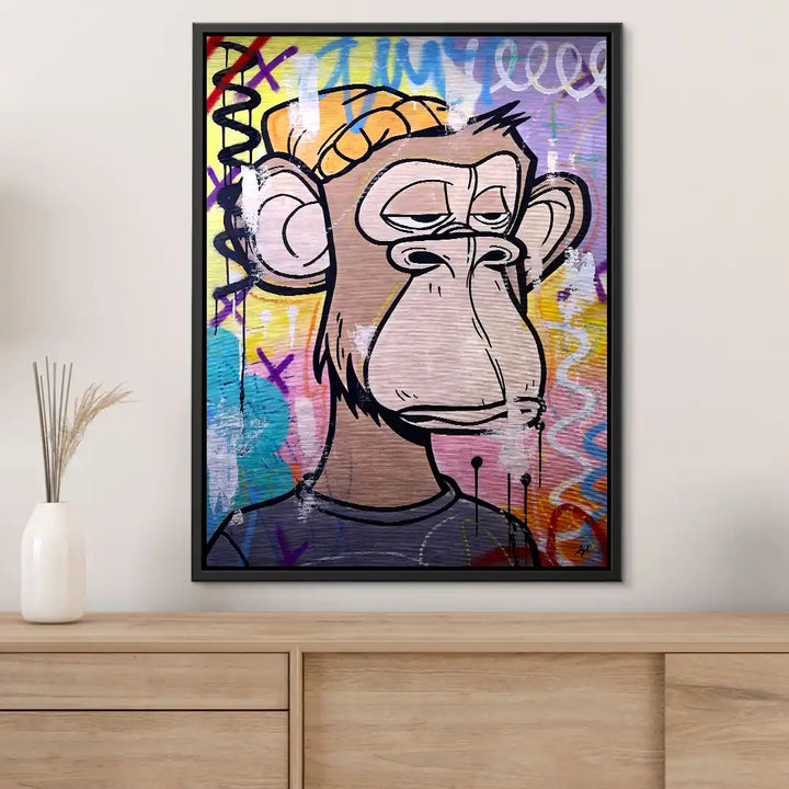 Modernes Wandbild mit Comic-Affe vor buntem Graffiti-Hintergrund, Pop Art Stil
