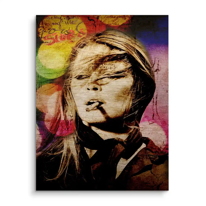 Pop Art Wandbild einer rauchenden Frau mit Retro-Effekt und buntem Graffiti-Hintergrund