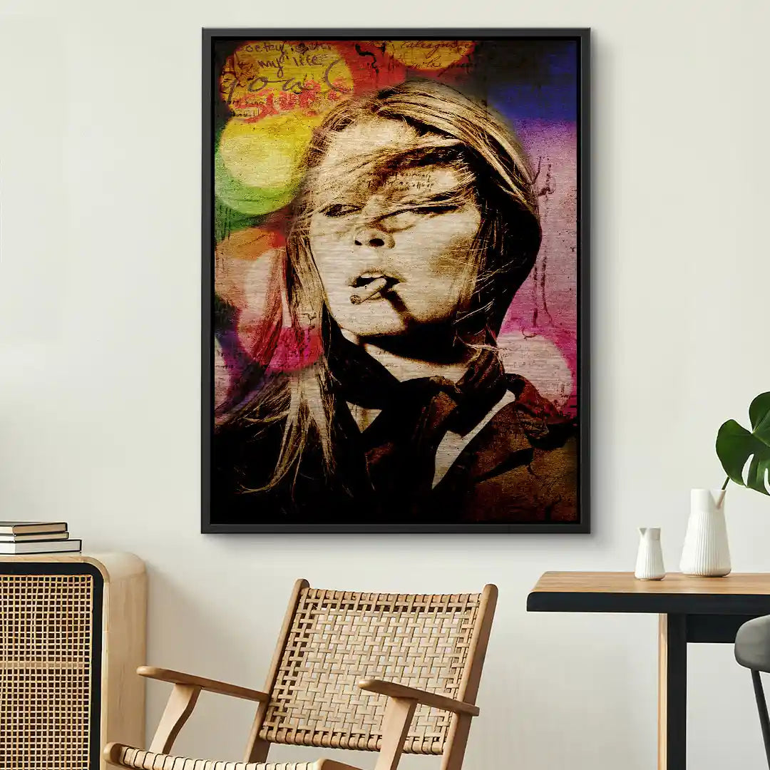 Pop Art Wandbild einer Frau mit Zigarette vor buntem Hintergrund, moderne Wanddekoration