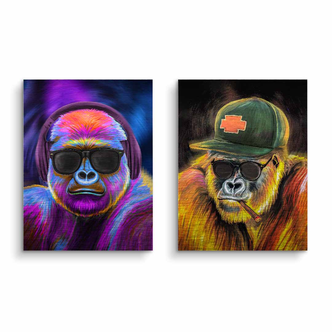 Zwei bunte Wandbilder mit Gorillas im Pop Art Stil, einer mit Sonnenbrille und Kopfhörern, einer mit Cap und Zigarre
