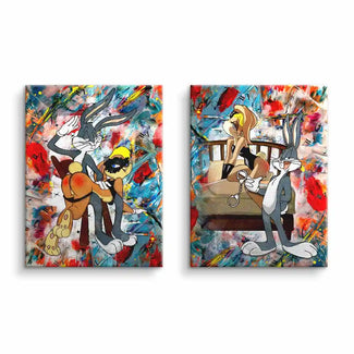 Zwei bunte Pop Art Leinwandbilder mit Comic-Hasen vor abstraktem Hintergrund