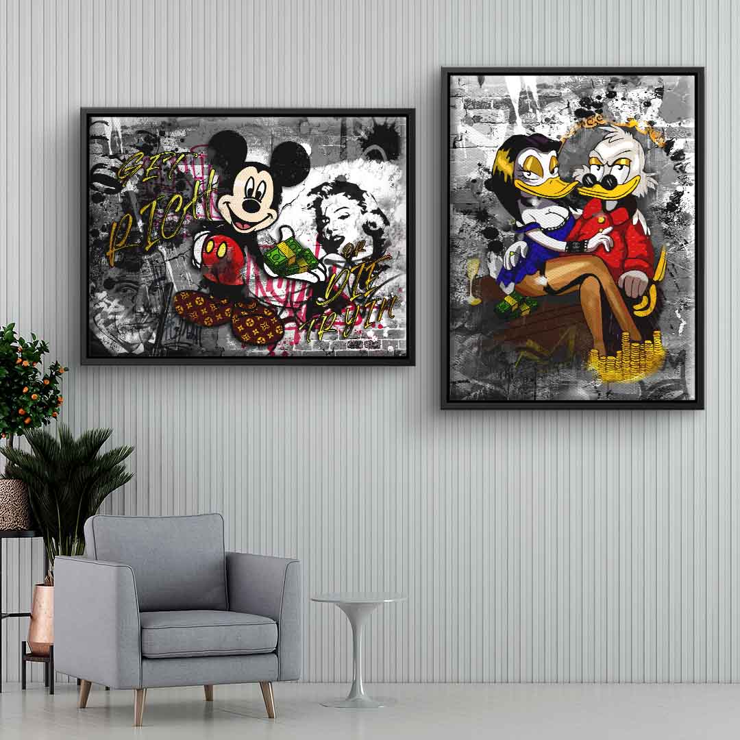 Modernes Wohnzimmer mit zwei Pop Art Wandbildern, Comic-Figuren, Graffiti und Geldmotiven