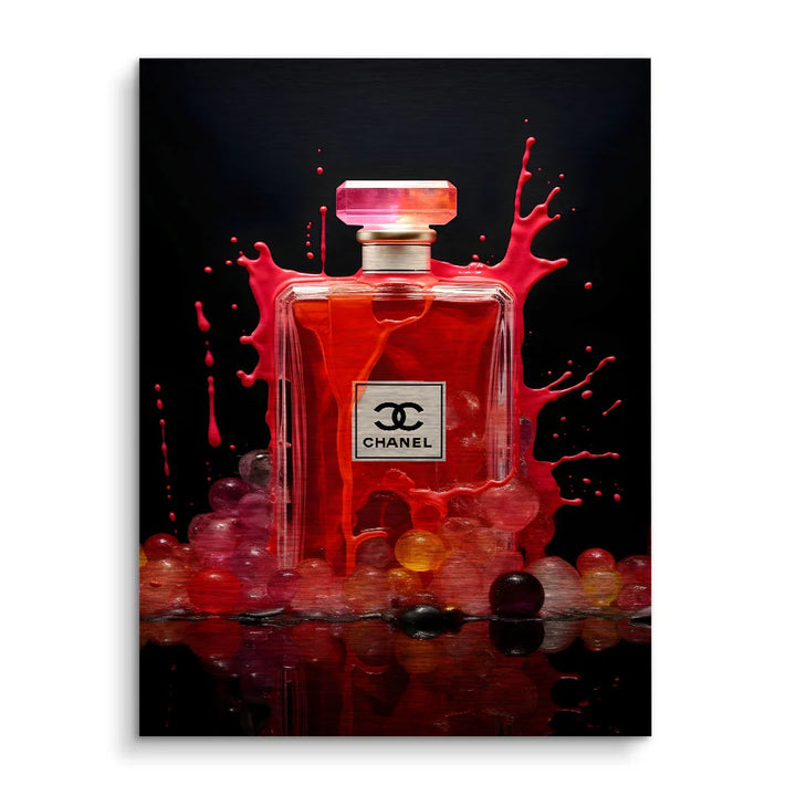 Modernes Wandbild mit Chanel-Flakon, pinker Splash-Effekt und bunten Kugeln auf dunklem Hintergrund