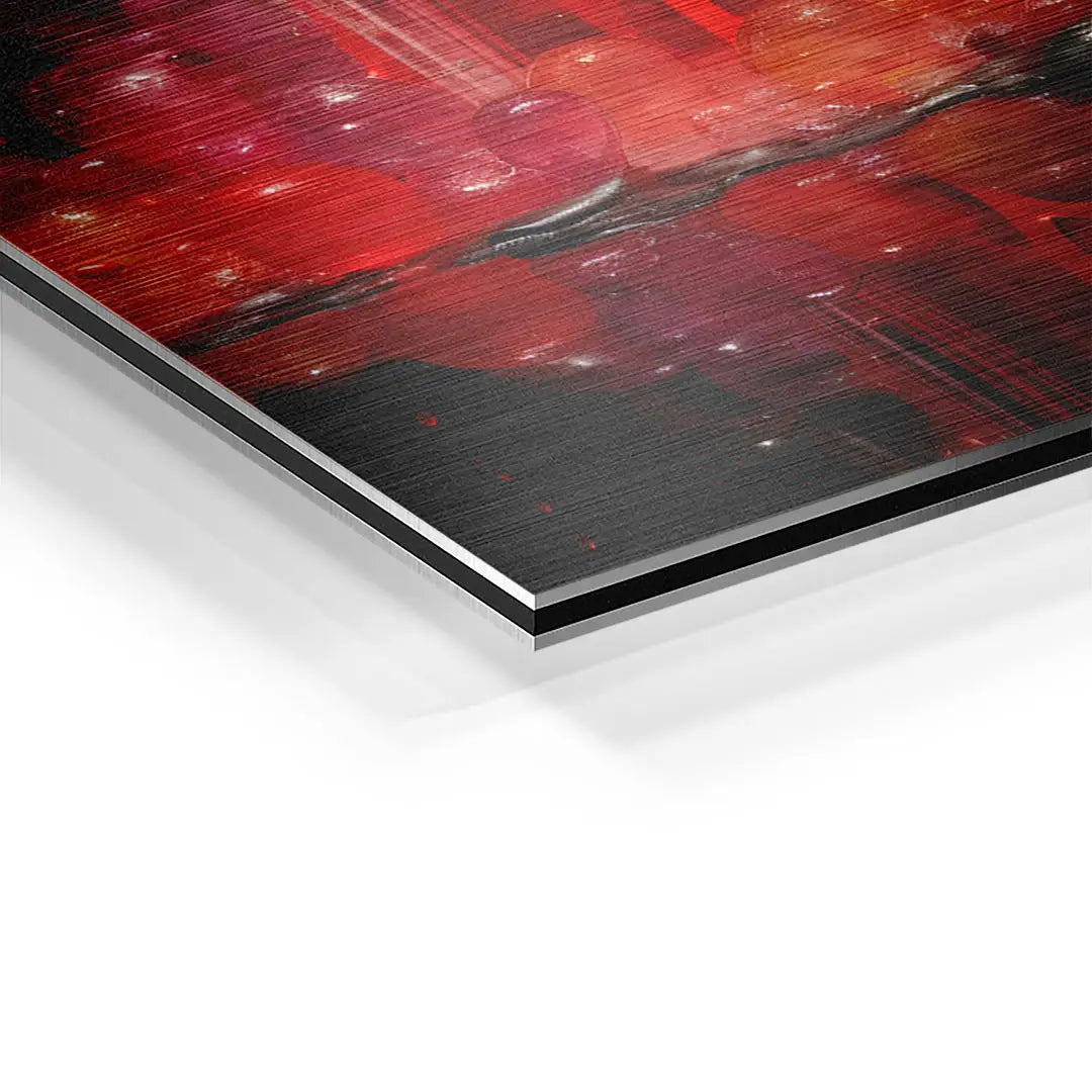Detailaufnahme Wandbild auf Aluminium mit rotem abstraktem Splash-Design, gebürstete Oberfläche