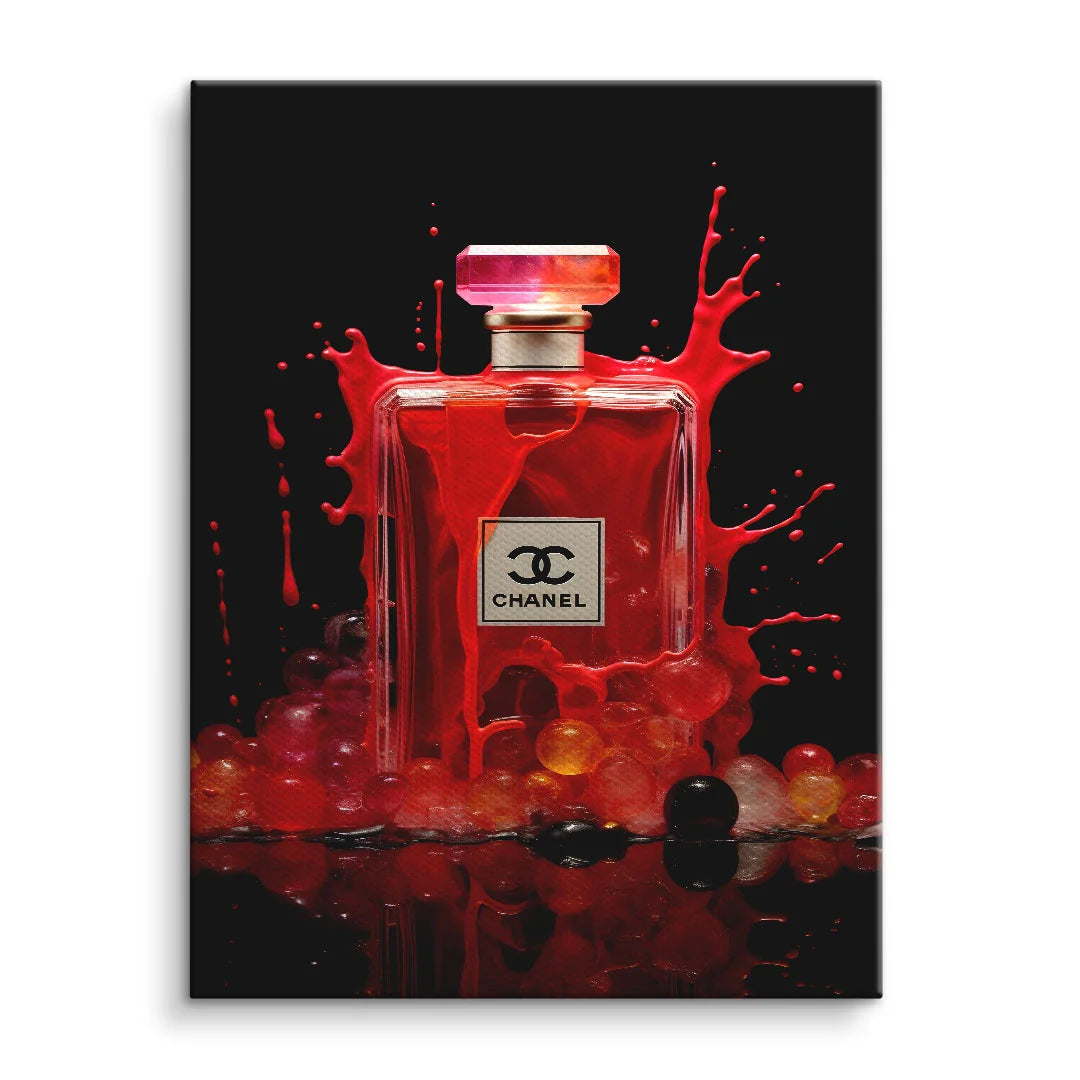 Modernes Wandbild mit Chanel-Parfümflakon, roter Farbsplash und Bubbles auf schwarzem Hintergrund