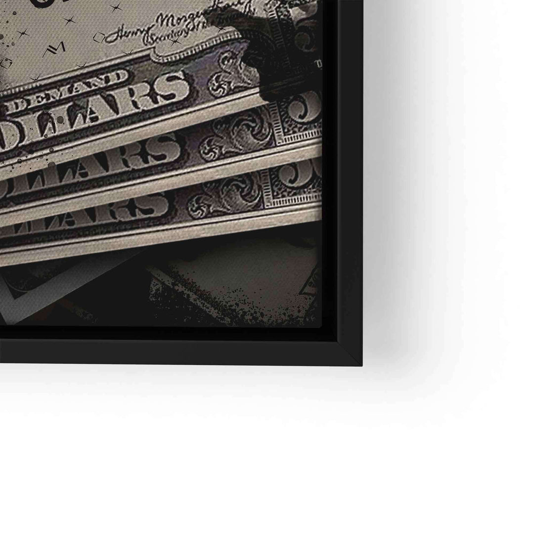Detail eines modernen Wandbilds mit übereinanderliegenden Dollarnoten in Schwarz-Weiß-Optik.