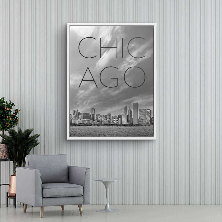 Modernes Wandbild mit Skyline von Chicago in Schwarz-Weiß über Sessel in Wohnzimmer