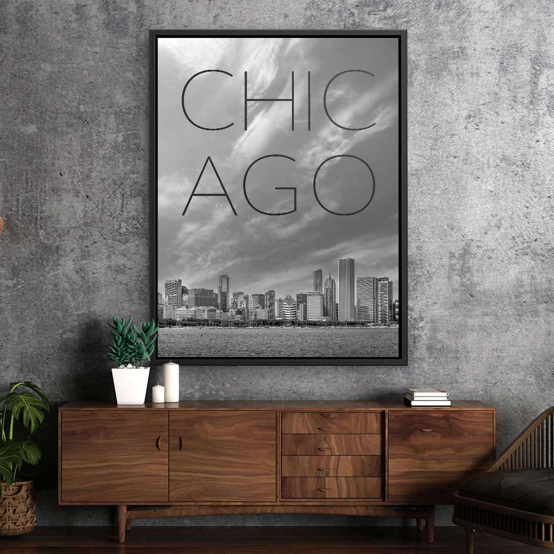 Schwarzweiß-Wandbild Chicago Skyline mit moderner Typografie über Kommode in Wohnzimmer