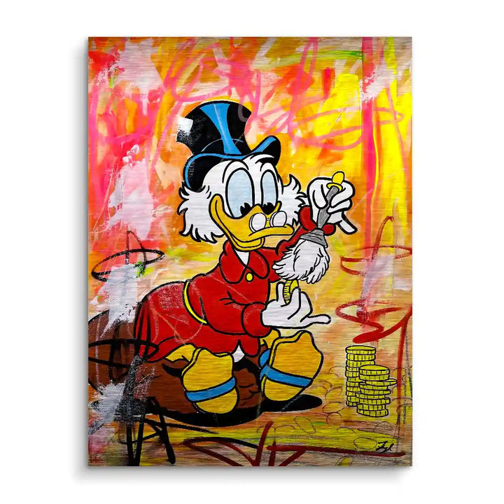 Buntes Wandbild mit Comic-Ente im Frack, die Münzen poliert, vor graffitihafter Kulisse