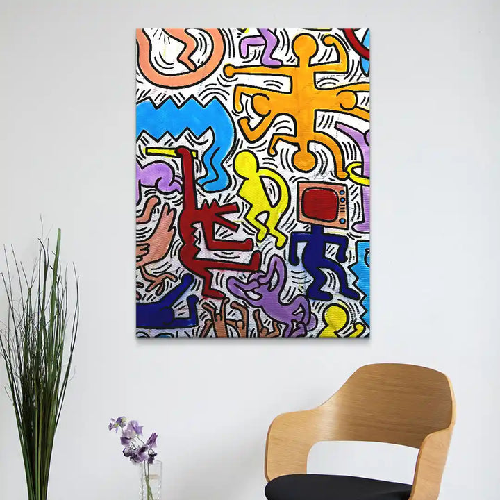 Buntes Wandbild mit abstrakten, comicartigen Figuren im modernen Pop Art Stil an weißer Wand.