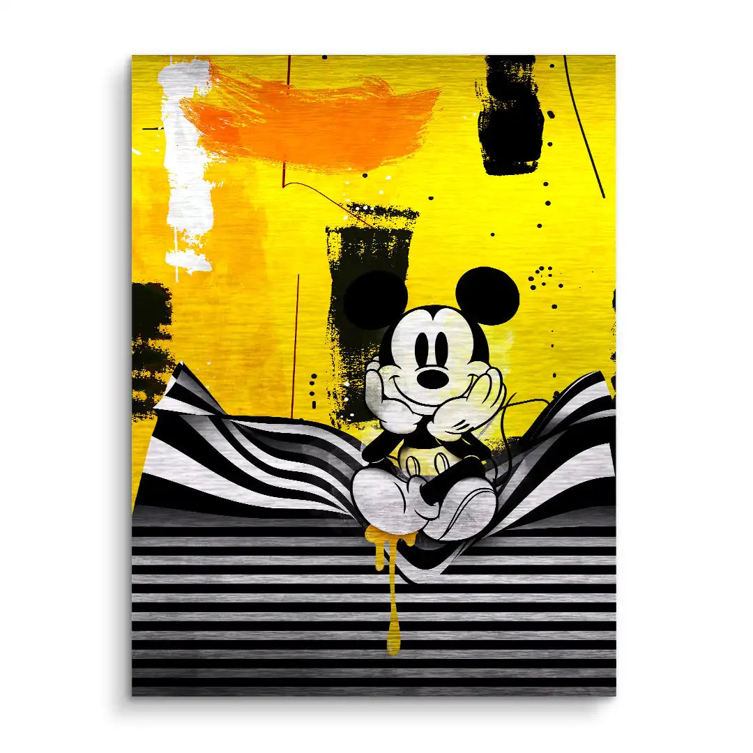 Modernes Wandbild mit Comic-Maus auf gelbem, abstraktem Hintergrund und schwarz-weißen Streifen