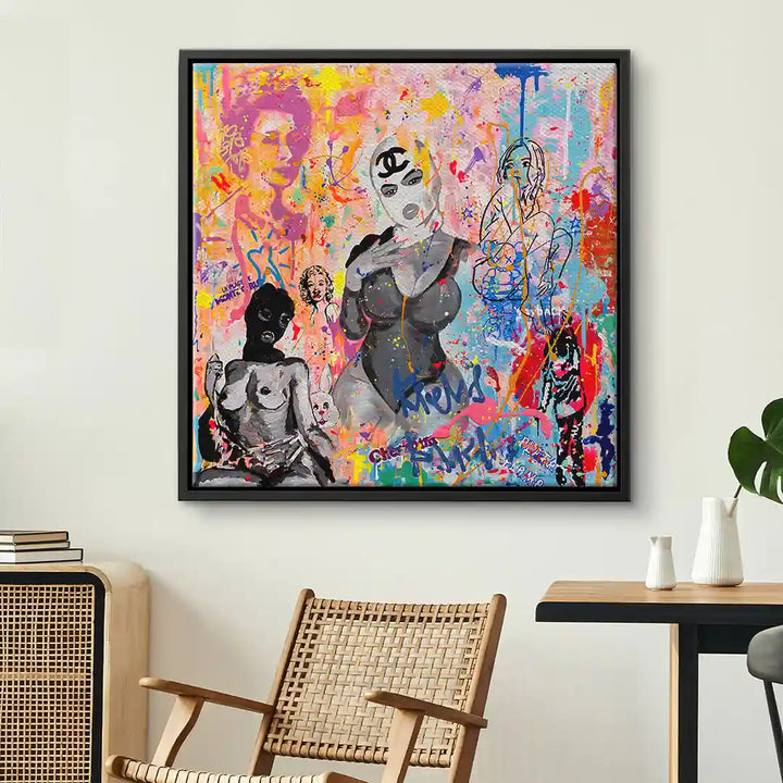 Modernes, buntes Wandbild mit abstrakter Pop Art und Graffiti-Elementen in Wohnzimmer