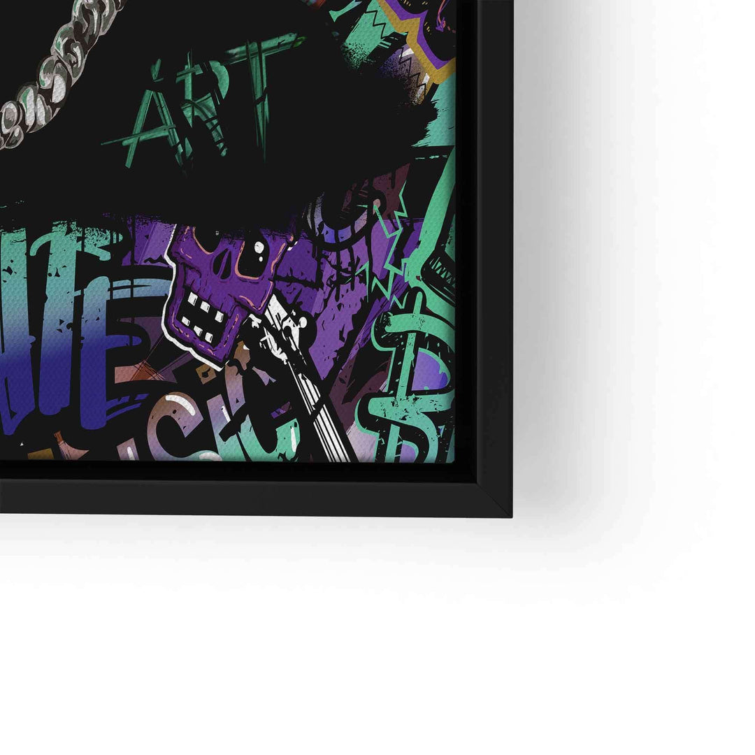 Graffiti Wandbild mit lila Totenkopf, Kette und abstrakten grünen und violetten Elementen