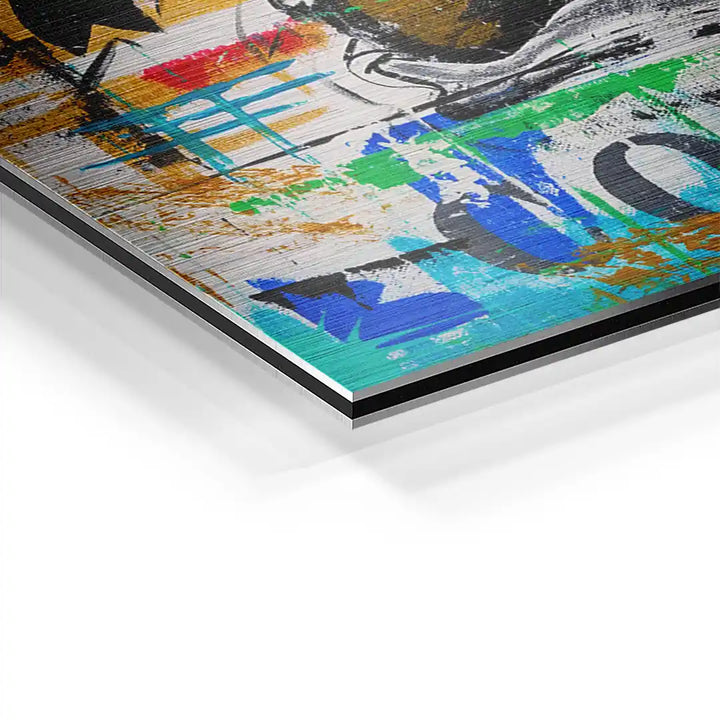 Detailaufnahme eines modernen Wandbilds auf Aluminium mit bunten abstrakten Kunstmotiven