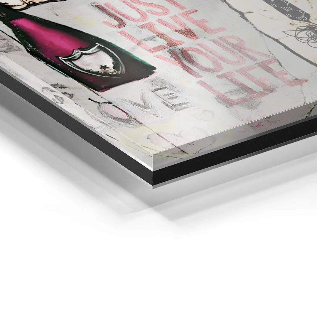 Detailaufnahme Acrylglas Wandbild mit Pop Art Schriftzug und Flaschenmotiv