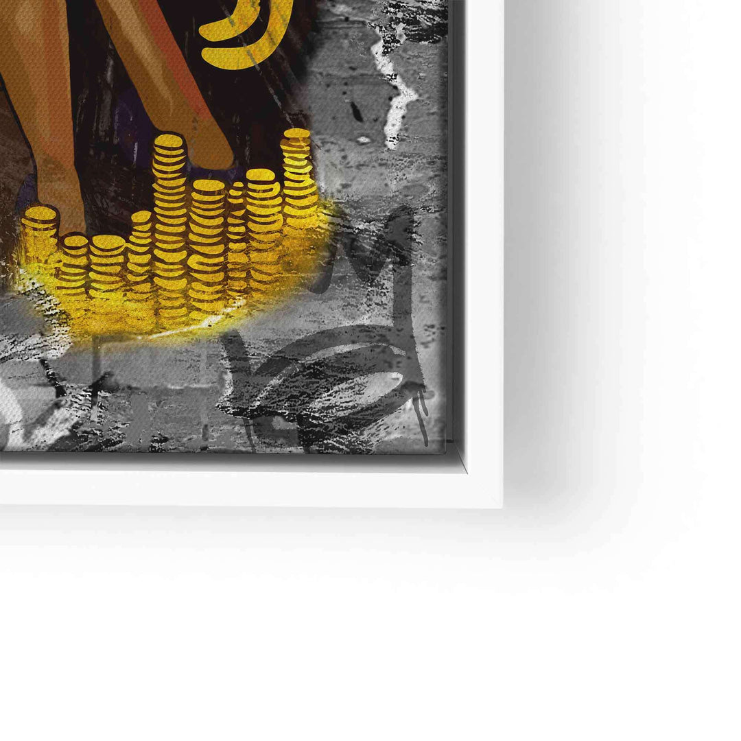 Detail eines Wandbilds im Pop Art Stil mit goldenen Münzen und Graffiti-Hintergrund