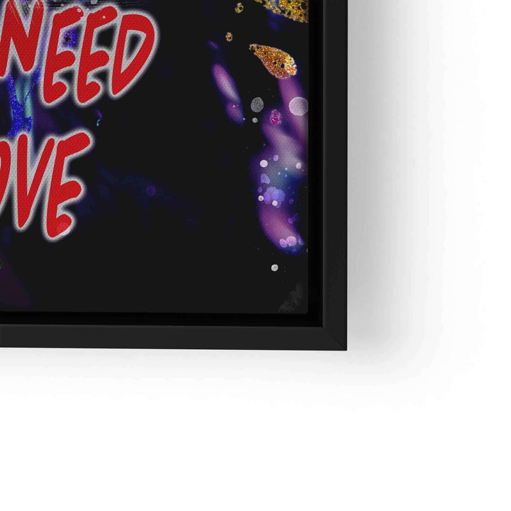 Wandbild mit rotem Schriftzug All We Need Is Love auf dunklem Hintergrund, Pop Art Stil