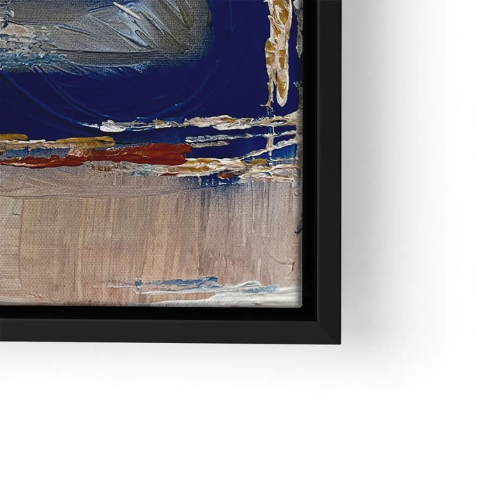 Abstraktes Wandbild mit blauen, goldenen und beigen Farbakzenten in schwarzem Rahmen