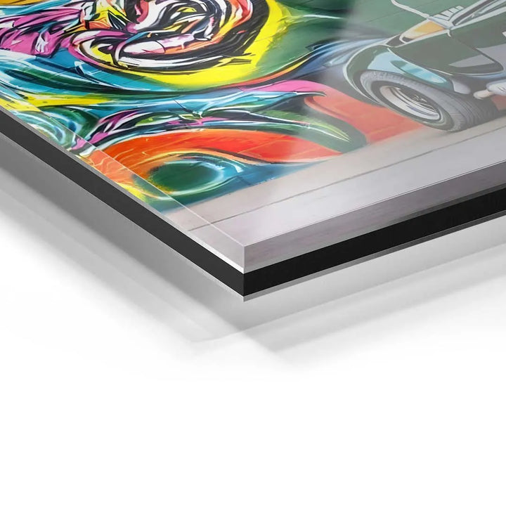 Detailaufnahme Acrylglas-Wandbild mit buntem Dreamcar-Kunstmotiv und glänzender Oberfläche