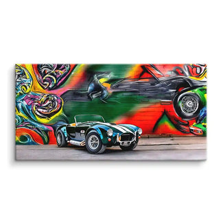 Leinwandbild mit klassischem Sportwagen vor bunter Graffiti-Autowand, moderne Wanddekoration