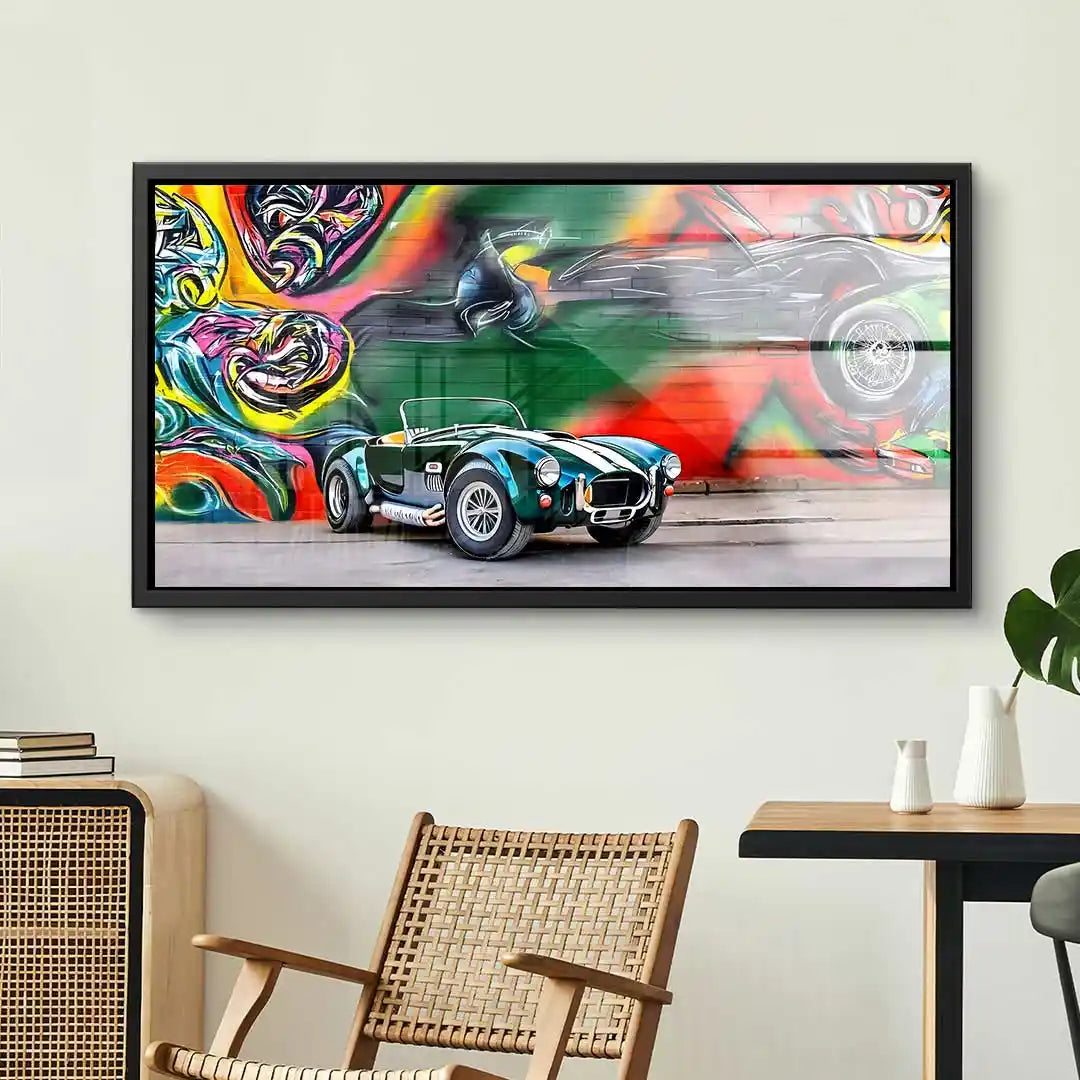 Wandbild mit Sportwagen und bunter Streetart im modernen Wohnzimmer, Kunst auf Leinwand