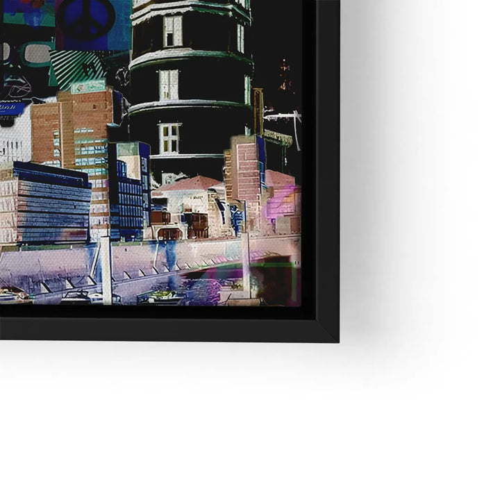 Modernes Wandbild mit Düsseldorfer Skyline bei Nacht, leuchtende Farben und Stadtmotive