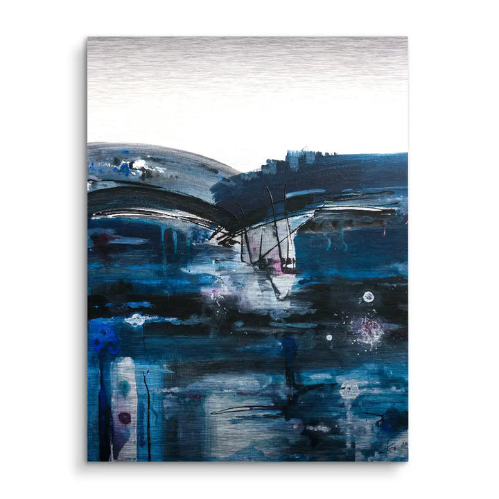 Abstraktes Wandbild in dunklen Blautönen mit dynamischen Pinselstrichen und modernen Kunststrukturen.