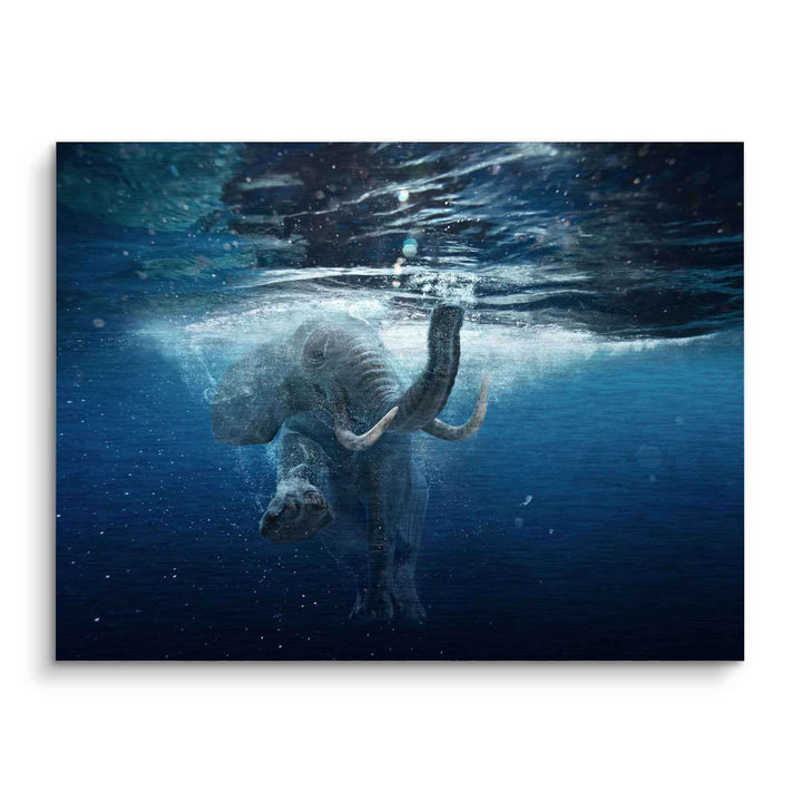 Kunstbild mit schwimmendem Elefant unter Wasser, blaue Töne, modernes Wandbild