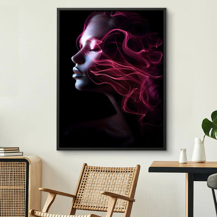Modernes Wandbild mit Frauenprofil, Licht- und Feuereffekt in Pink auf dunklem Hintergrund