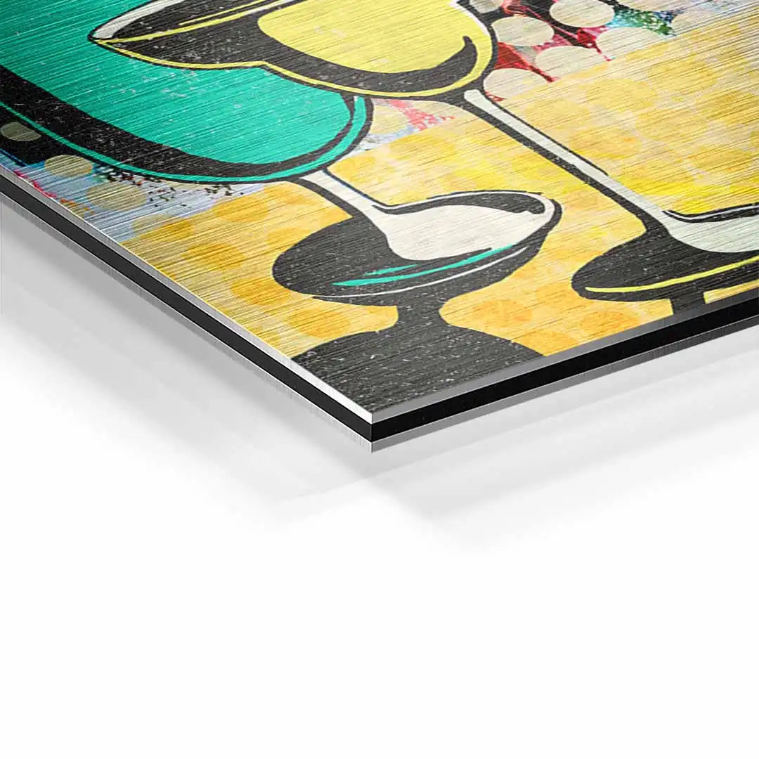 Modernes Wandbild mit bunten Weingläsern, Pop Art Stil auf gebürstetem Aluminium