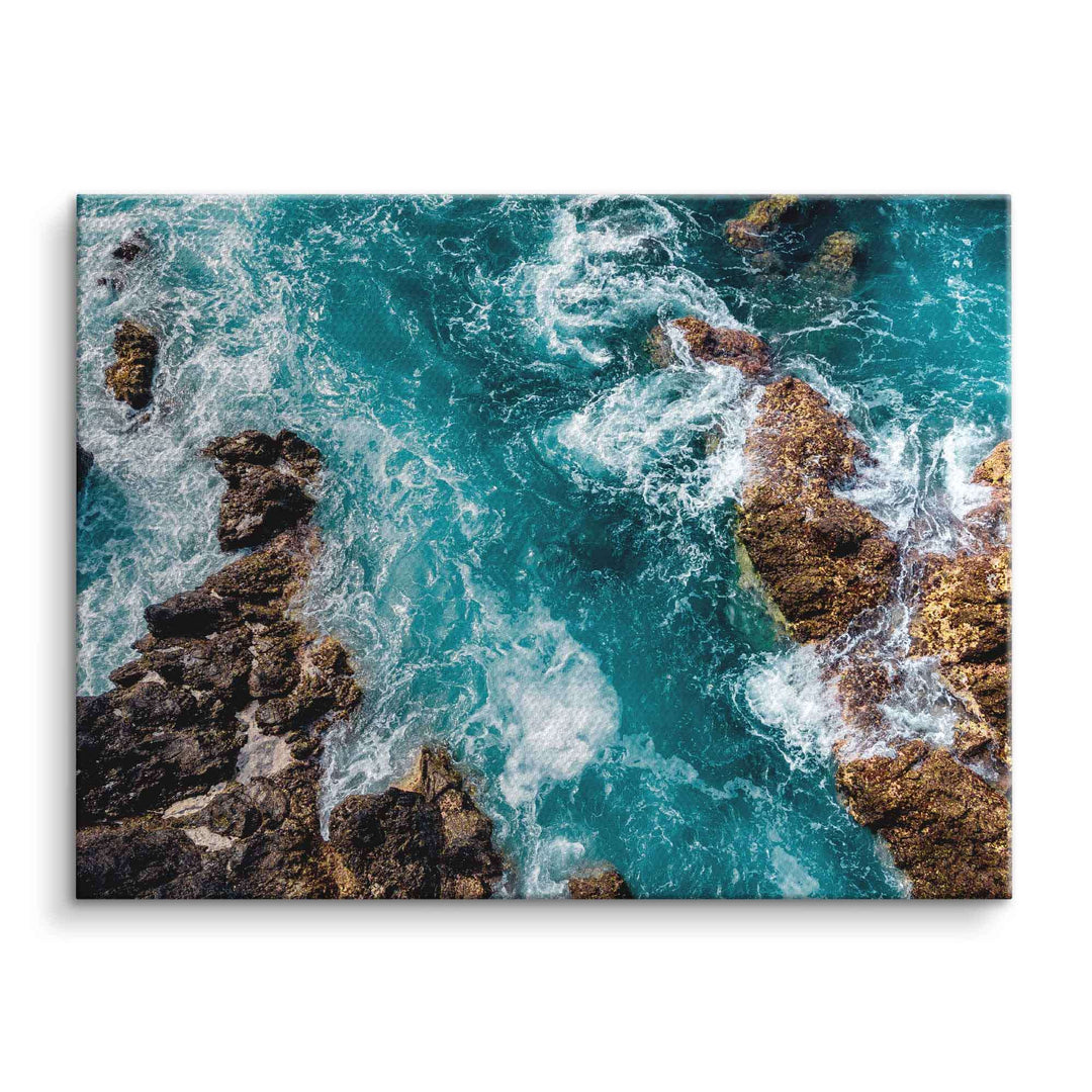 Luftaufnahme von Felsen im türkisblauen Meer als Wandbild auf Leinwand, Naturmotiv