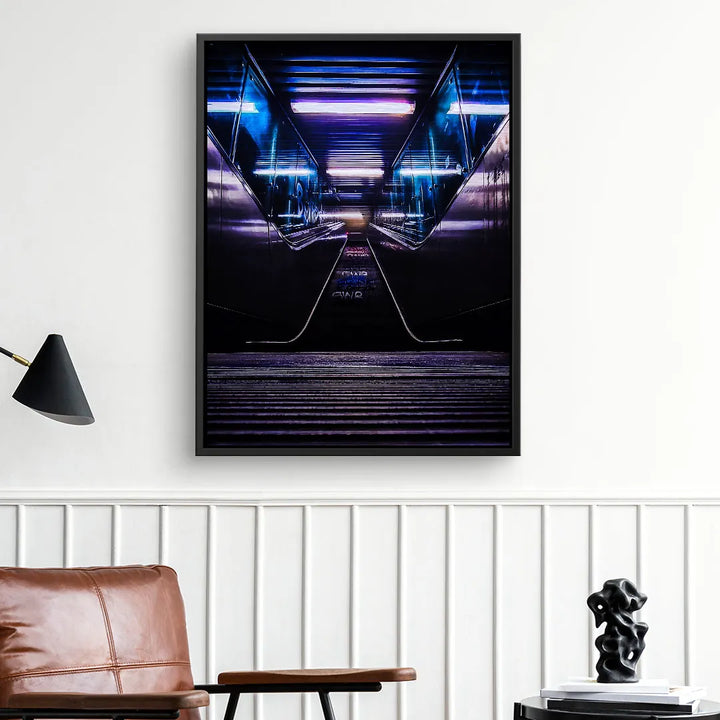 Modernes Wandbild mit futuristischer Rolltreppe und Neonlichtern in stylischem Wohnzimmer