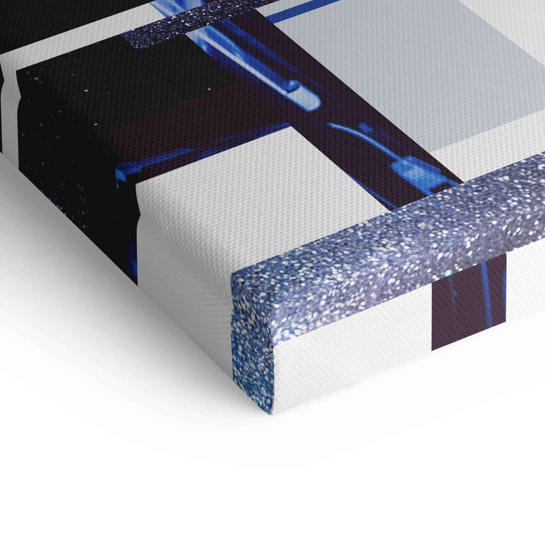Detailaufnahme moderner Leinwand, abstrakte blaue und schwarze Linien, Wandbild Struktur