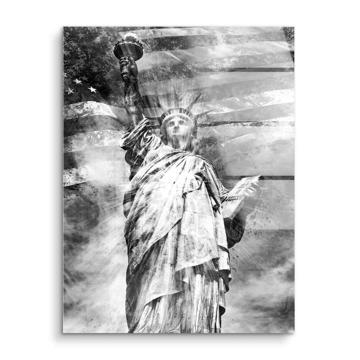 Schwarz-weiß Wandbild der Freiheitsstatue mit amerikanischer Flagge im Hintergrund, moderne Kunst.