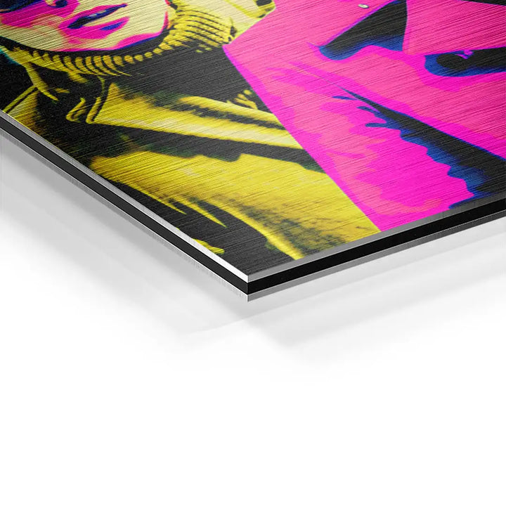 Detailaufnahme Wandbild Pop Art mit gelbem und pinkem Porträt auf Aluminiumplatte