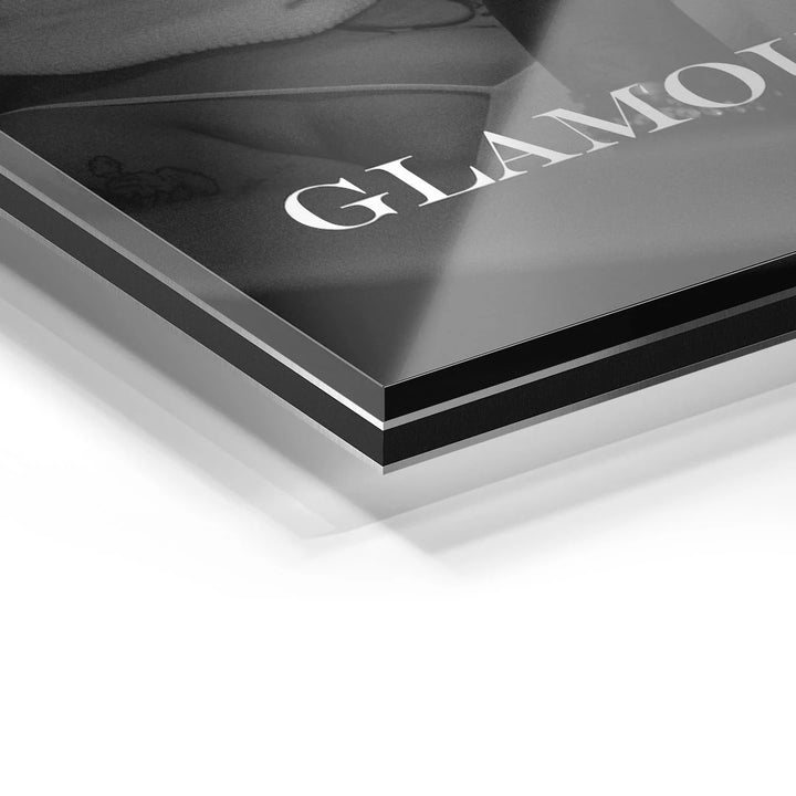 Detailansicht Wandbild auf Acrylglas mit Glamour-Schrift, moderne Kunst, glänzende Oberfläche