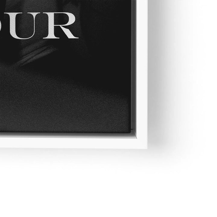 Schwarzes Glamour Wandbild mit weißem Schriftzug in weißem Rahmen