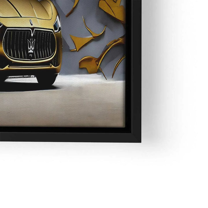 Wandbild mit goldenem Maserati und goldenen, abstrakten Splittern auf grauem Hintergrund