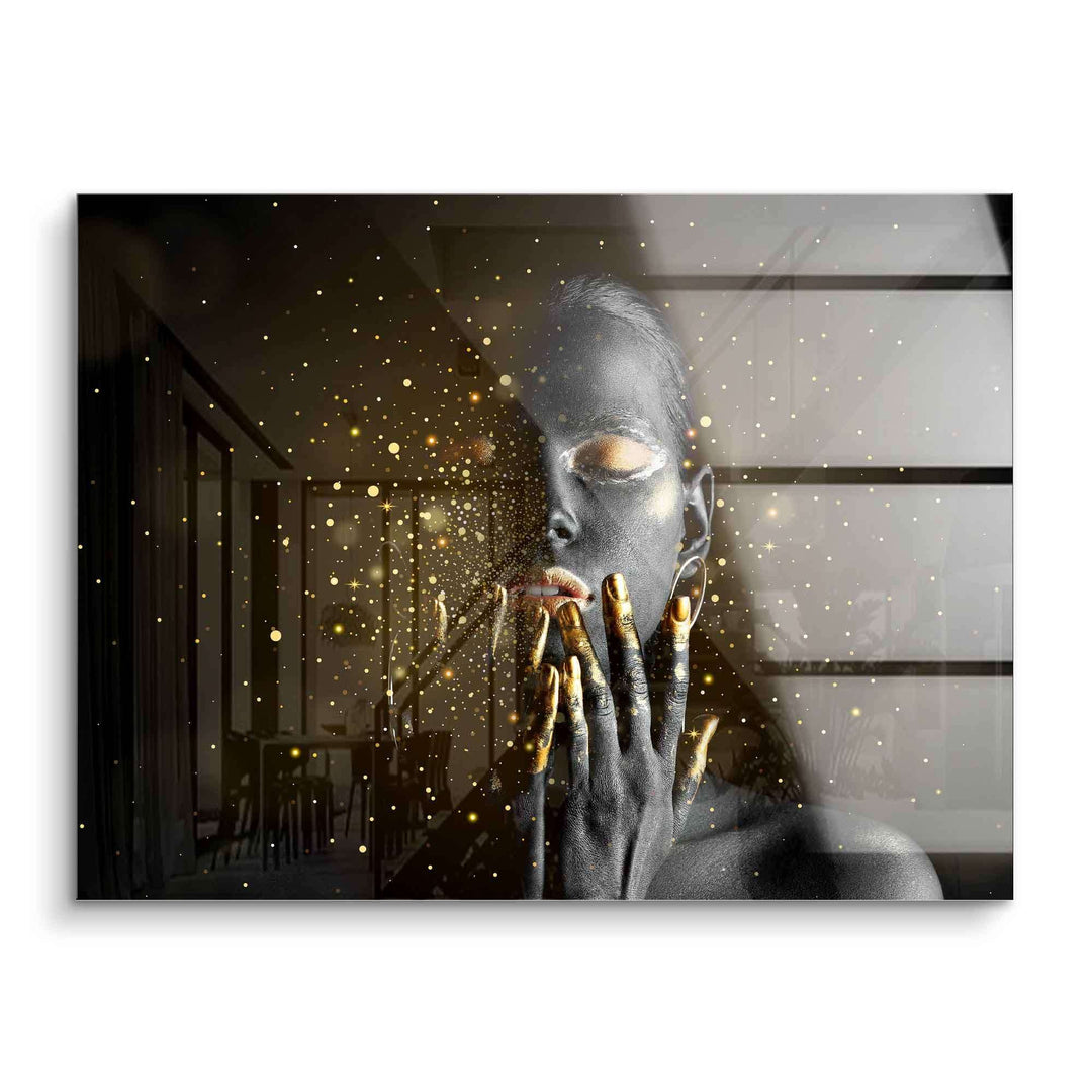 Modernes Wandbild mit schwarz-goldenem Frauenporträt und goldenen Farbspritzern
