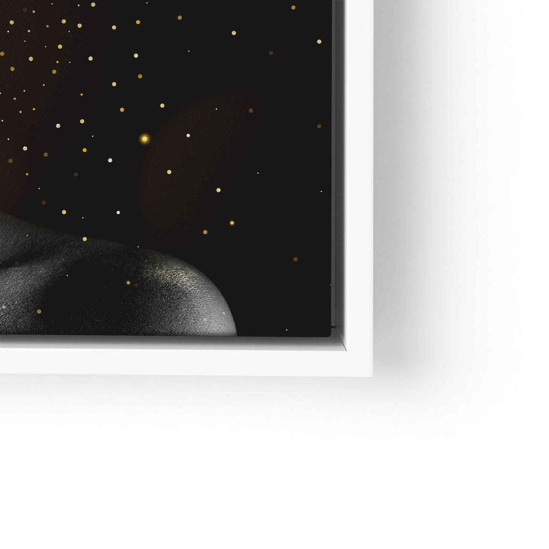 Modernes Wandbild mit schwarzem Hintergrund und goldenen Glitzereffekten auf Gesicht