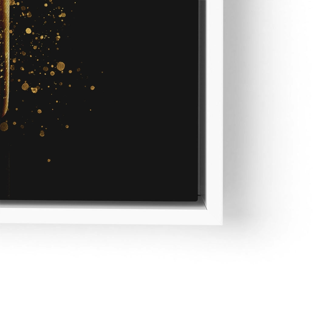 Modernes Wandbild mit goldenen Sprenkeln auf schwarzem Hintergrund, weißer Rahmen