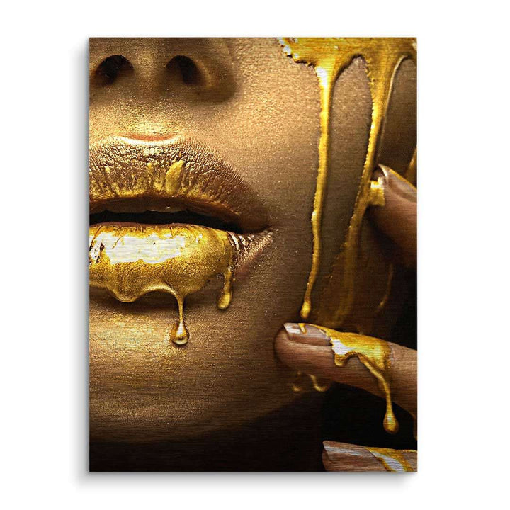 Nahaufnahme eines Gesichts mit goldener Farbe, glänzende Lippen, moderner Kunststil, Wandbild
