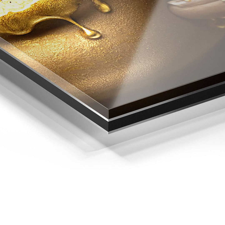 Detailaufnahme Acrylglas-Wandbild mit goldenem, glänzendem Hautmotiv und Struktureffekt