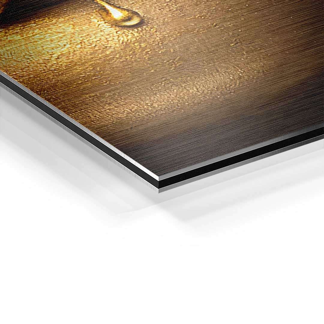 Nahaufnahme eines gold glänzenden Wandbildes auf Aluminium mit edler Struktur und Metallic-Effekt