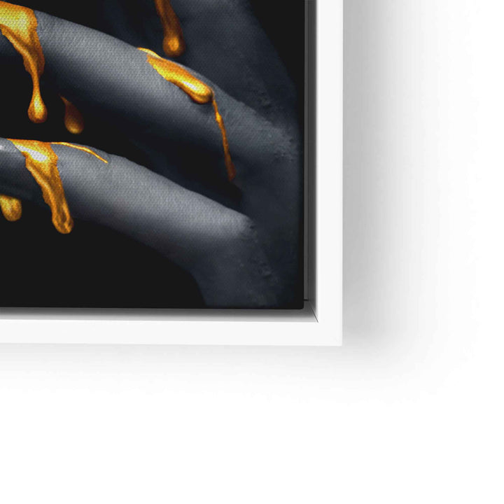 Modernes Wandbild mit goldener Farbe auf schwarzen Fingern, abstrakte Kunst
