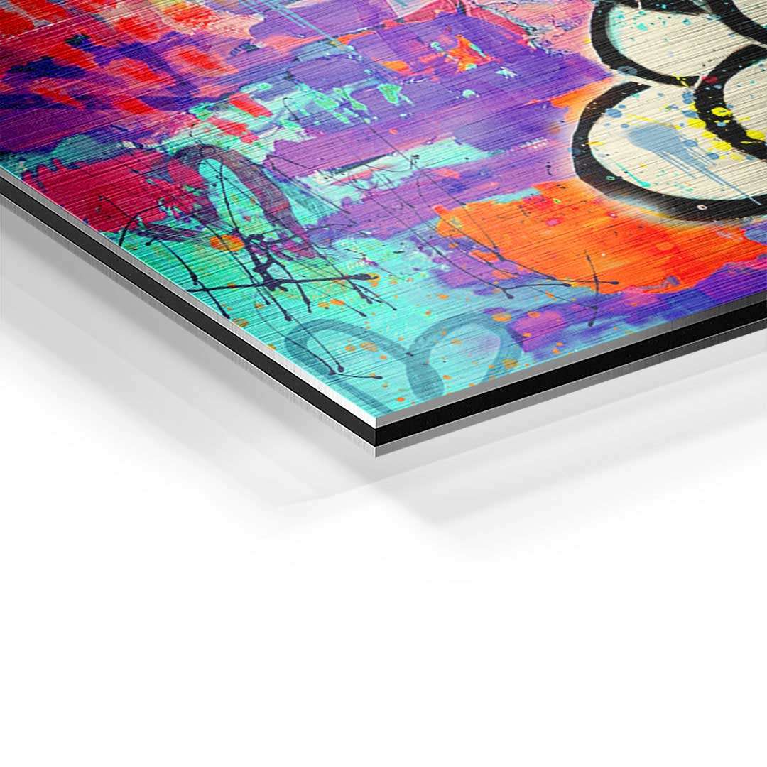 Detailaufnahme buntes Graffiti Wandbild mit Comic-Elementen auf Aluminium