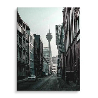 Modernes Wandbild mit urbaner Straßenszene und Fernsehturm in grau, stilvolle Kunst auf Leinwand