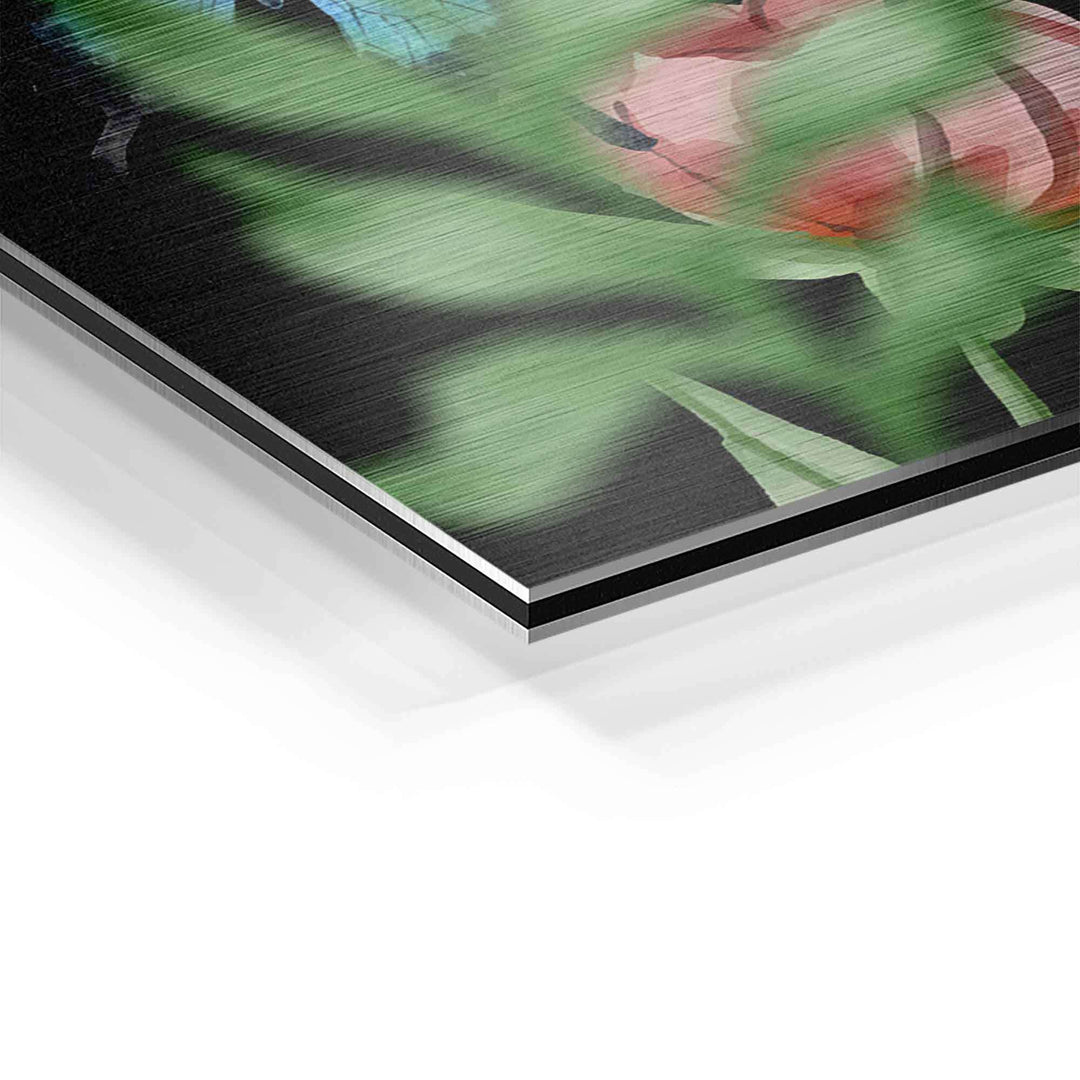 Detailaufnahme eines modernen Wandbilds auf Aluminium mit Blumenmotiv und gebürsteter Oberfläche