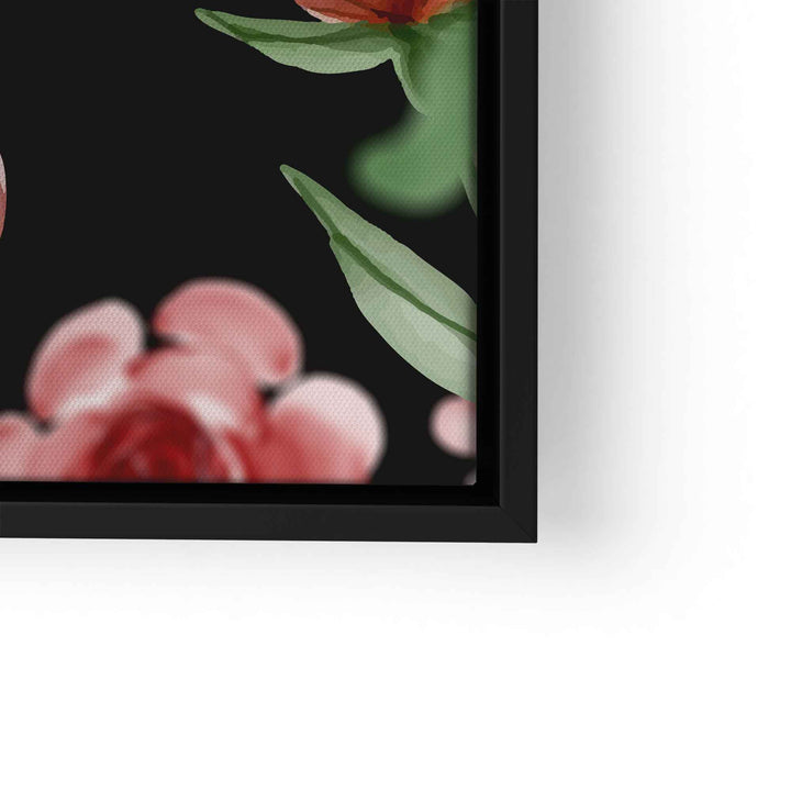 Detail eines modernen Wandbilds mit rosa Blumen und grünen Blättern auf schwarzem Hintergrund