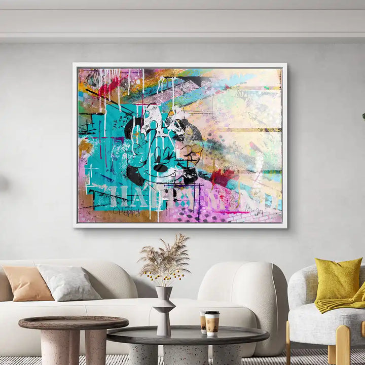 Modernes Wohnzimmer mit buntem Pop Art Wandbild, abstrakte Kunst, Motiv eines Comic-Charakters